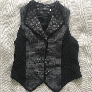 Vest Canvasbacks Lutton and Horsfield Silk Blend Black and Grey Size 6